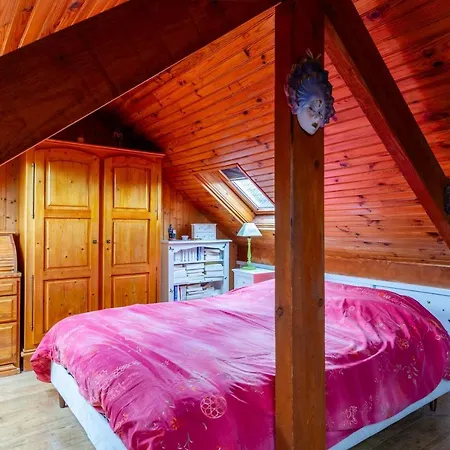 Maison Mitoyenne Proche Holiday home *