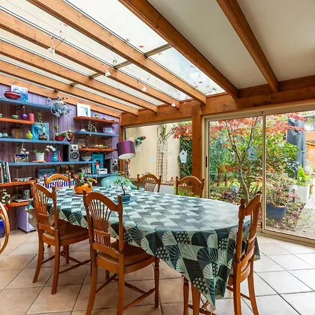Holiday home Maison Mitoyenne Proche