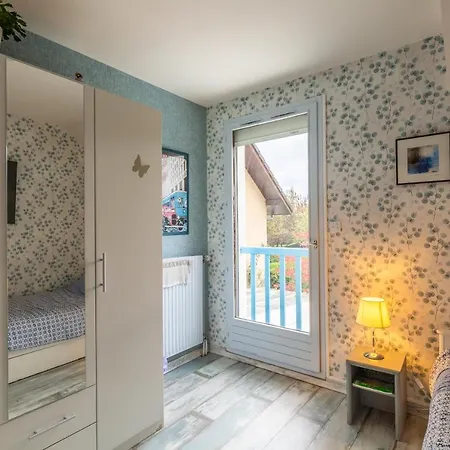 Holiday home Maison Mitoyenne Proche *