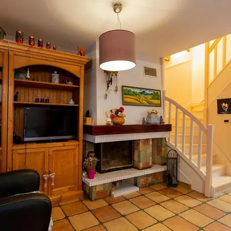 Maison Mitoyenne Proche Holiday home Annecy
